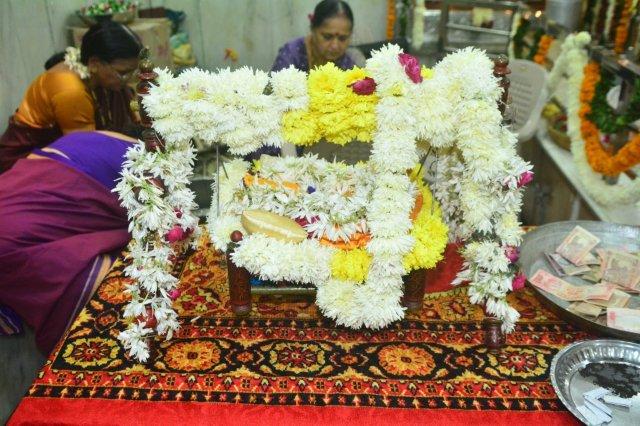 Aarti by Maharaja Samrjitsingh Gaekward